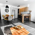 Spacious Apartment Nero With Free Parking