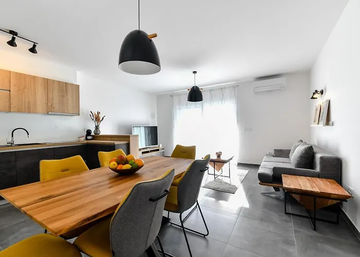 Spacious Apartment Nero With Free Parking