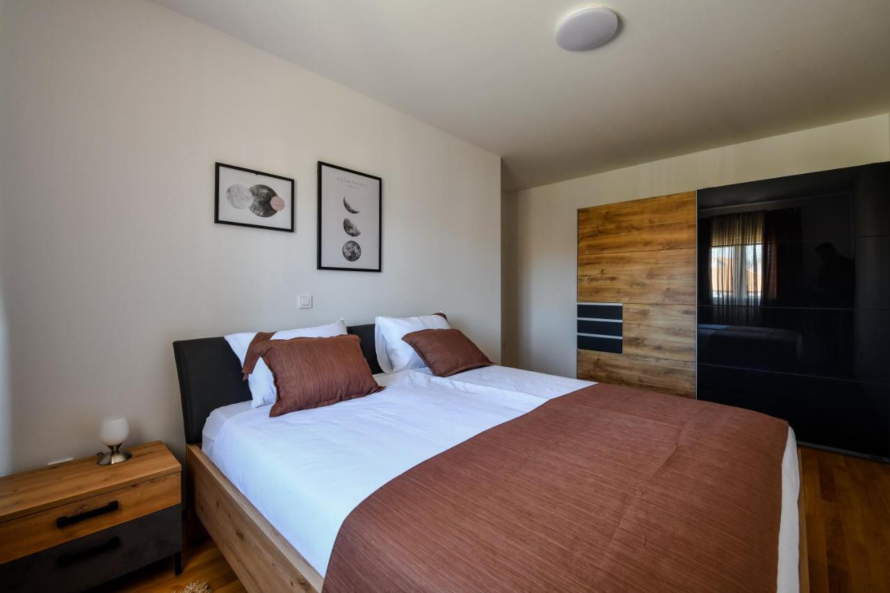 Spacious Nero With Free Parking Zadar