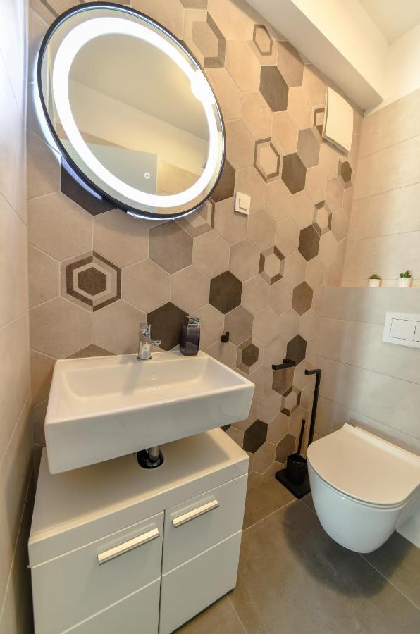 Spacious Nero With Free Parking Appartement