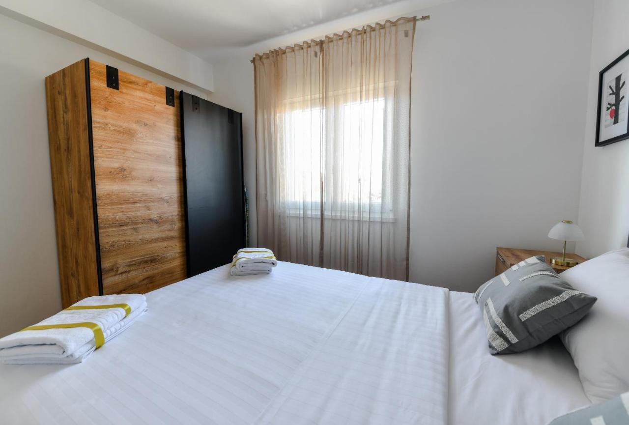 Spacious Nero With Free Parking Zadar