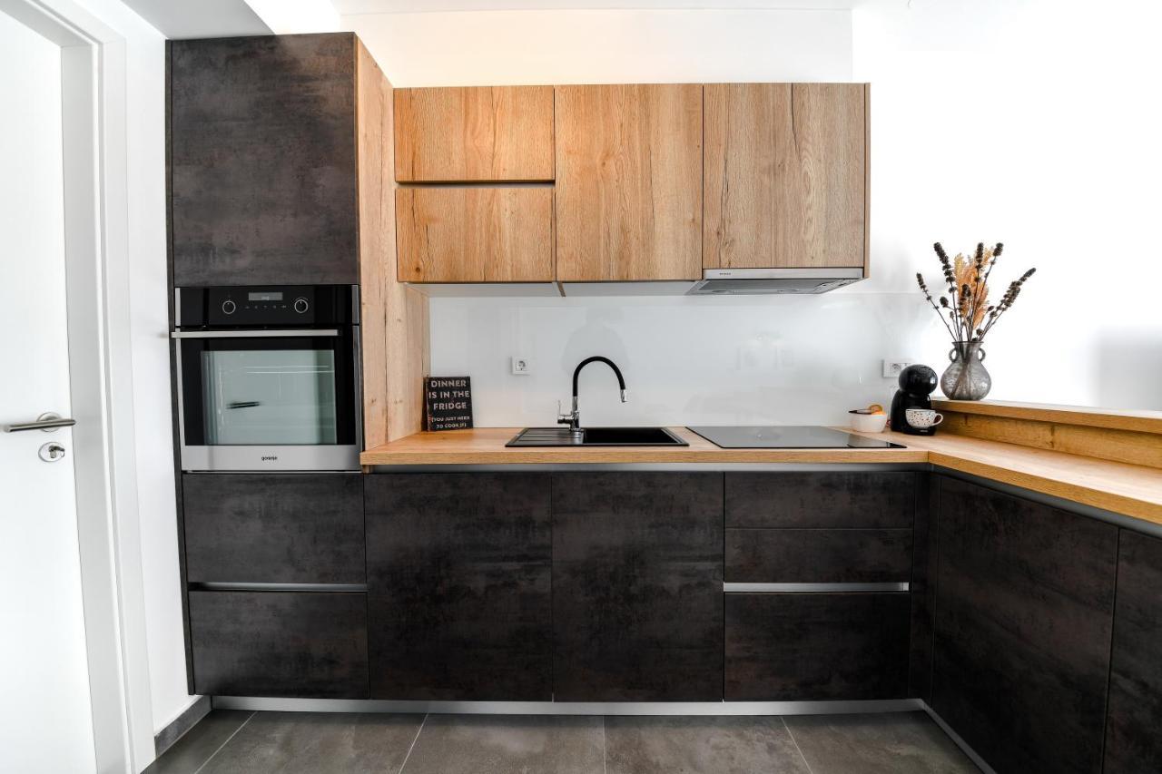 Spacious Nero With Free Parking Appartement Zadar